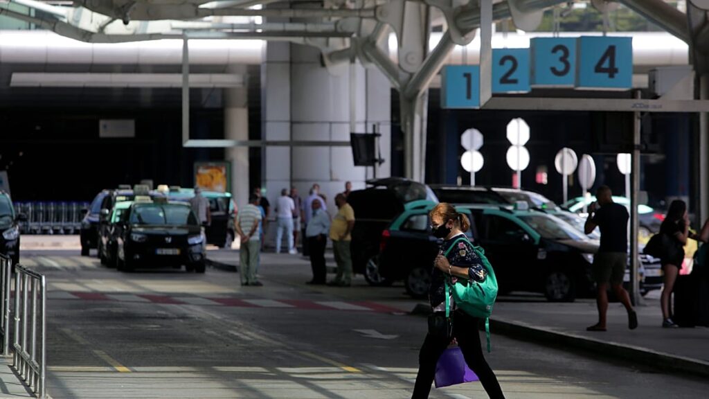 ‘A trap for tourists’: Police find taxi violations at Lisbon Airport