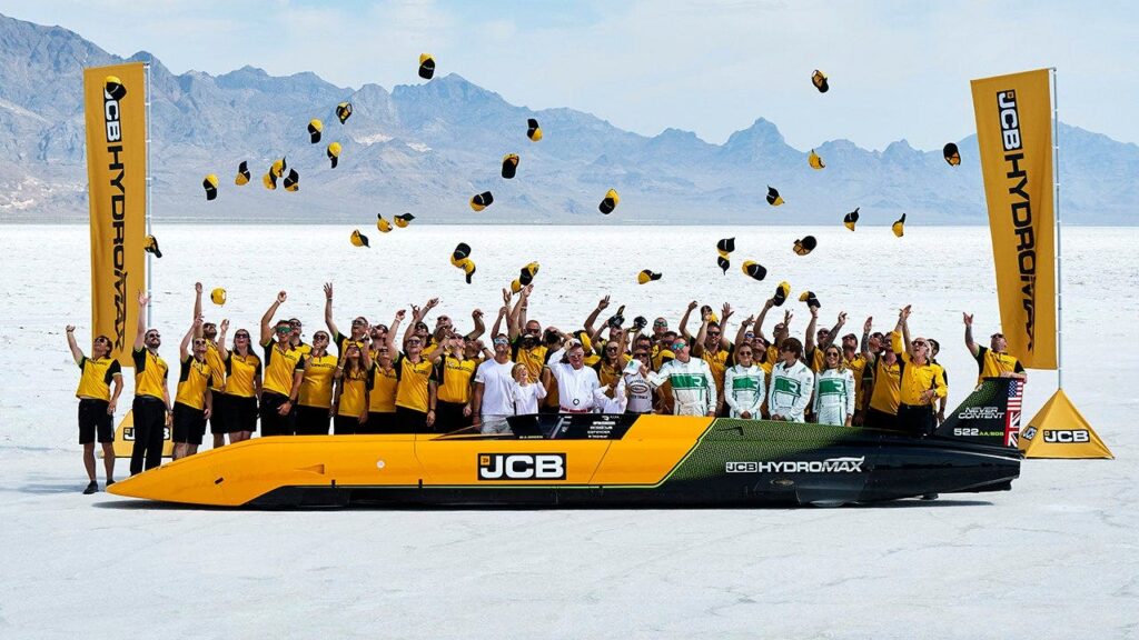 JCB Hydromax’s shatters a world record with ‘extraordinary’ speeds topping 400 mph in hydrogen-powered car