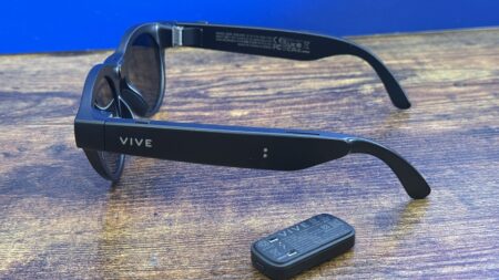 These Meta Glasses Alternatives Found a Way to Last Longer With Snap-On Batteries