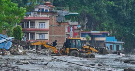 ‘We have to move quickly’: Canadians lend a hand as massive relief effort in Nepal begins
