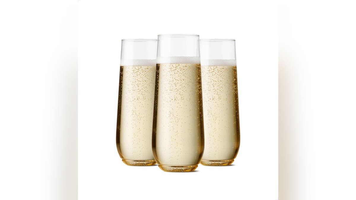 Make sure you are ready to toast the New Year with this set of 12 champagne flutes.