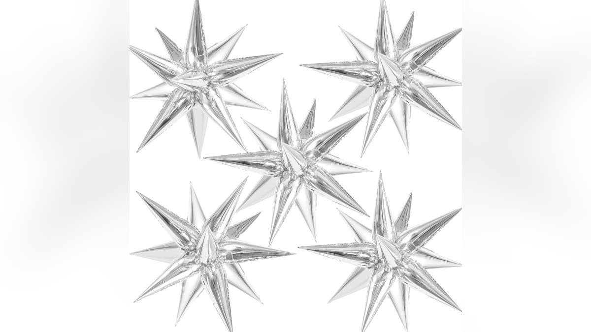 This star balloons will add depth to your decor.