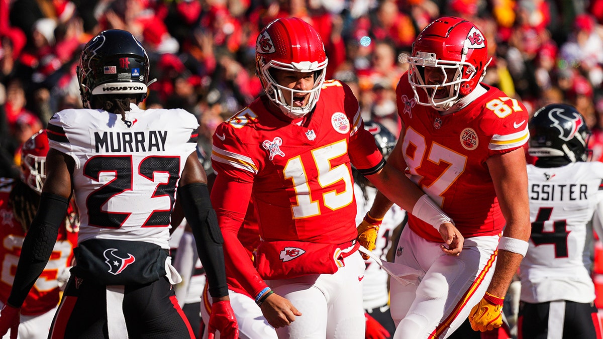 Patrick Mahomes celebrates