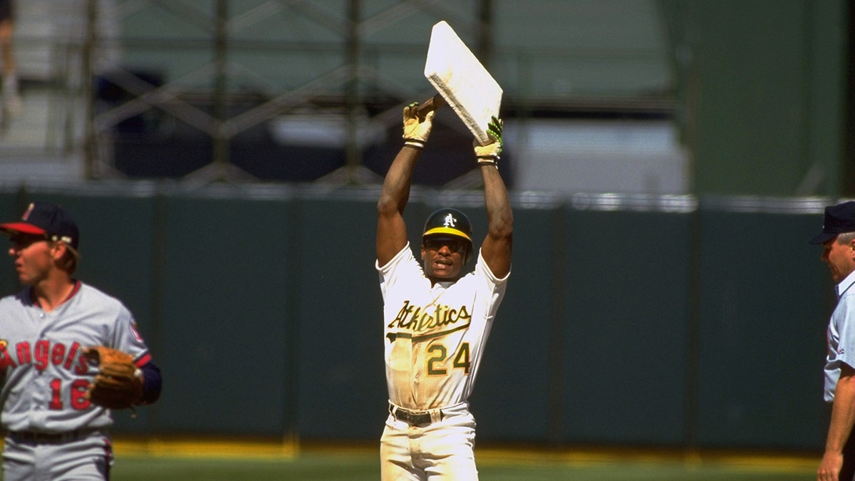 Rickey Henderson hoists base