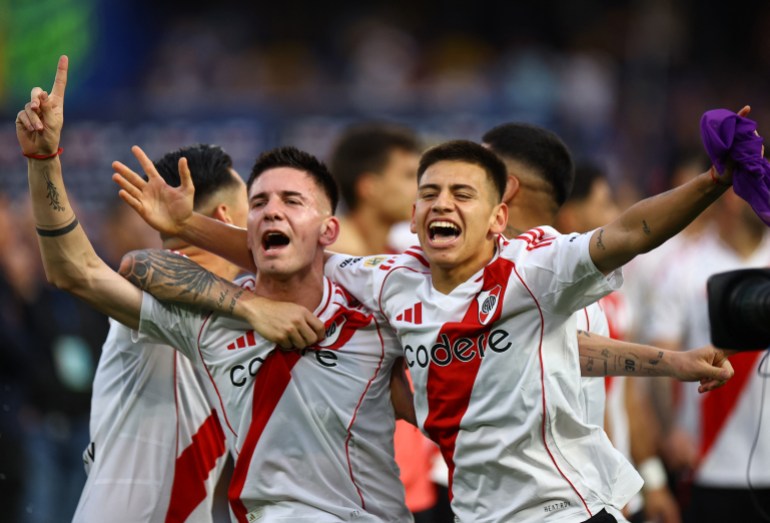 Members of the Boca Juniors team celebrate, wearing red-and-white jerseys with the brand Codere.