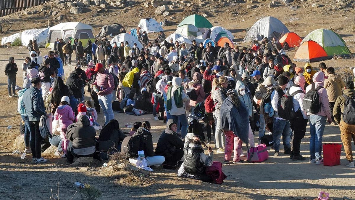 Migrants border