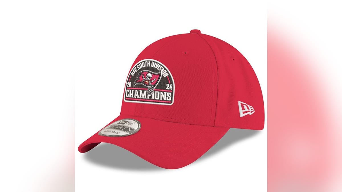 This hat shows off Tampa Bay’s impressive record. 