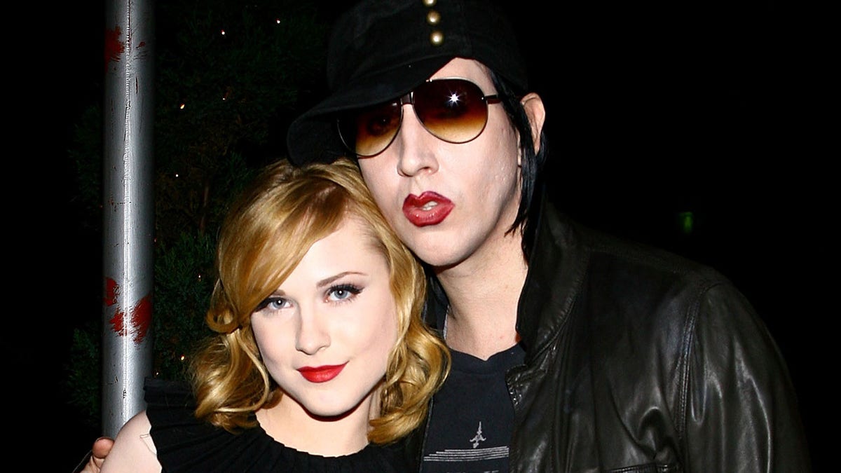 Marilyn Manson wears dark sunglasses with Evan Rachel Wood in 2007