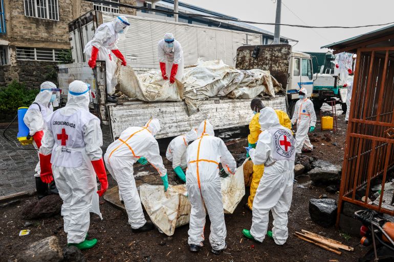 Goma residents race to bury 2,000 bodies from conflict