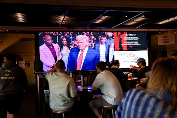 Pub patrons in Neutral Bay watch the UFC pay-per-view fight which was attended by Donald Trump.