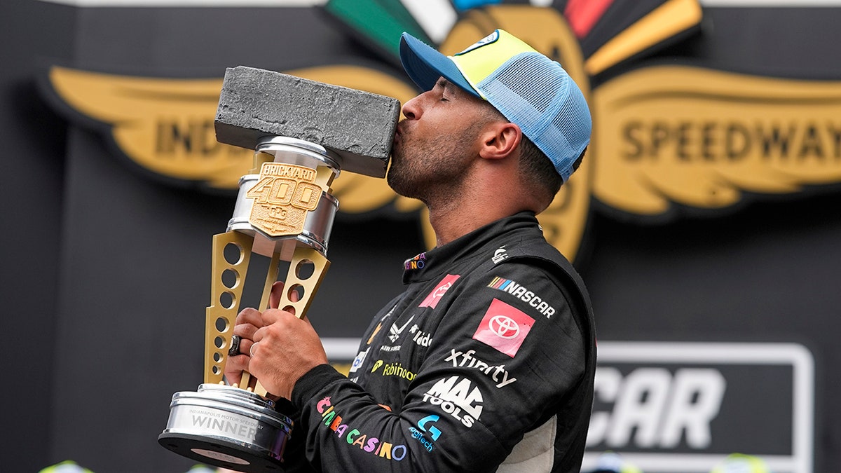 Bubba Wallace kisses trophy