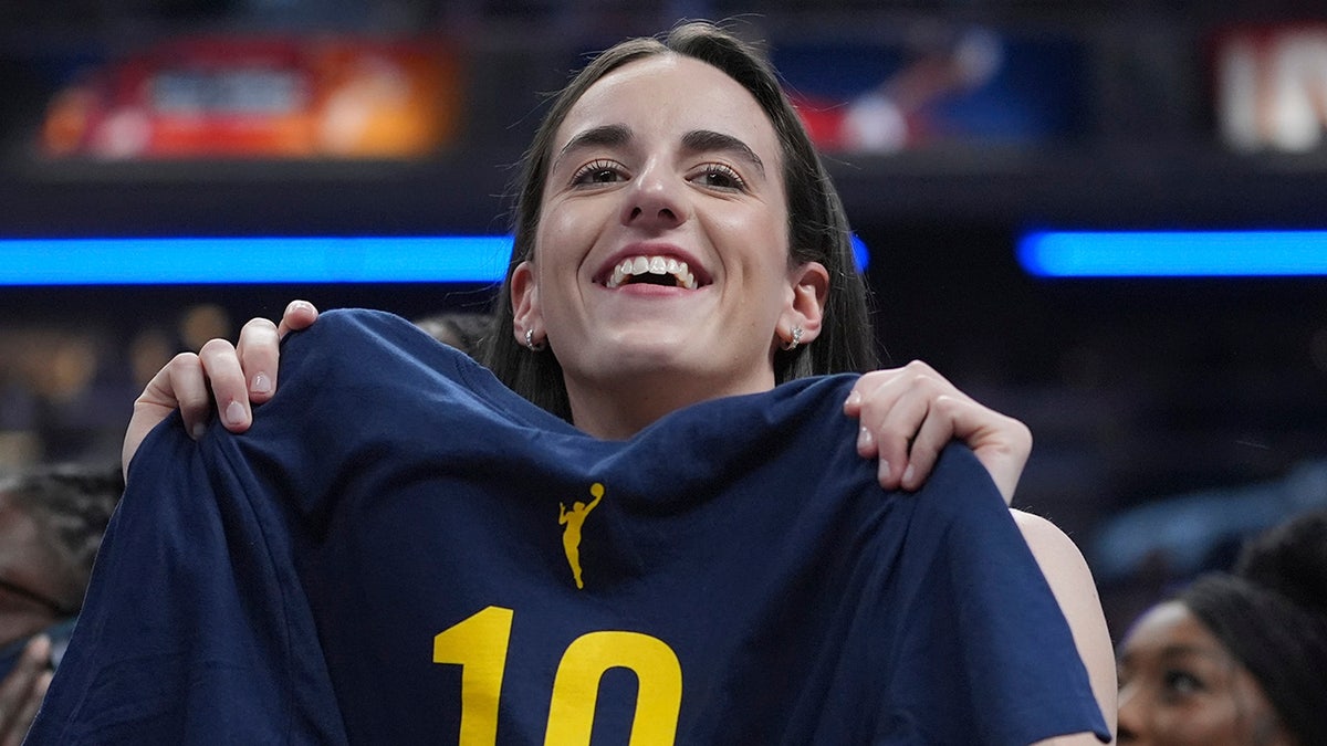Caitlin Clark with Lexie Hull's shirt