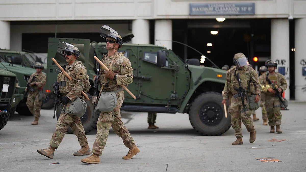 LA National guard troops on street