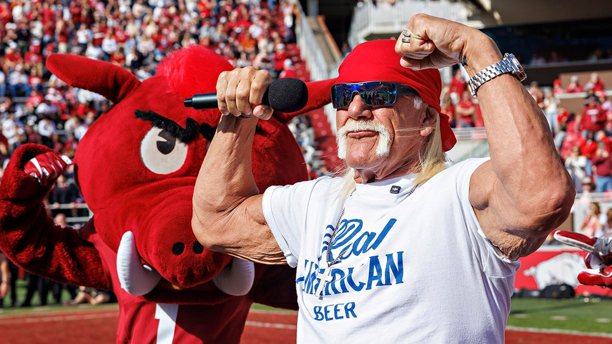 Hulk Hogan flexes