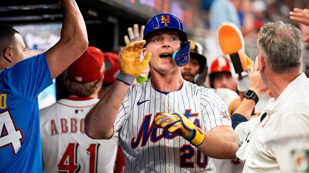 Pete Alonso celebrates