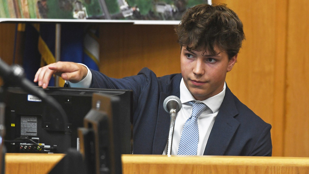 Tyler DaSilva testifies in murder trial of Raul Valle wearing blue suit and light blue tie