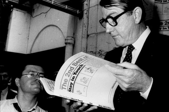 Former premier Neville Wran launches a Stay in Touch collection at Pulcinella’s Restaurant in November 1984. Dale is in the background.