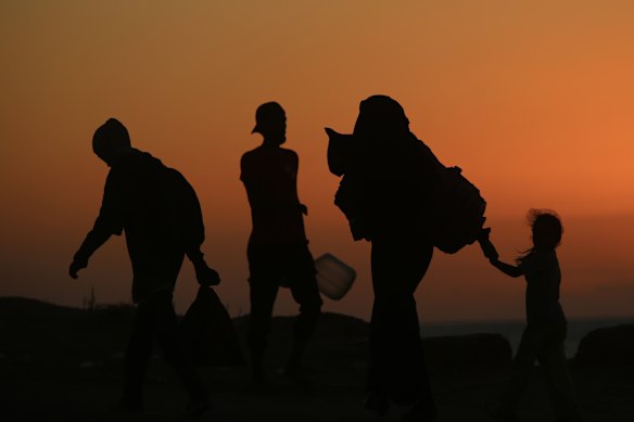 Palestinians flee to southern Gaza during sunset following intensified Israeli airstrikes on September 20.
