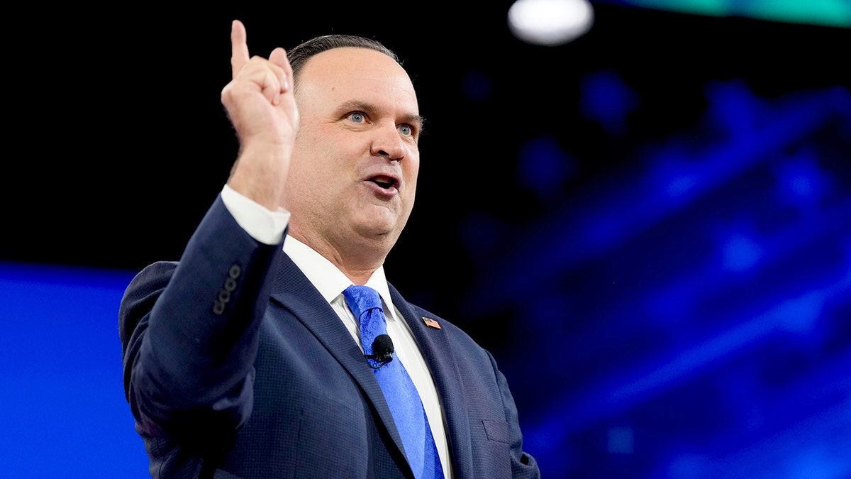 Dan Scavino holds index finger in the air