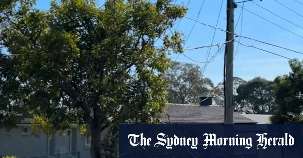 Thousands of Queenslanders still in the dark after storms