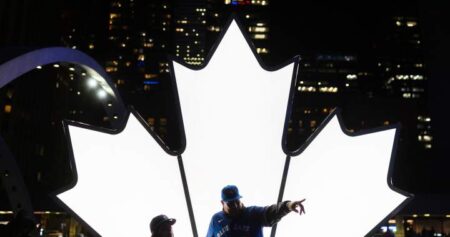 Blue Jays fans set to pack downtown Toronto bars and restaurants for Game 6