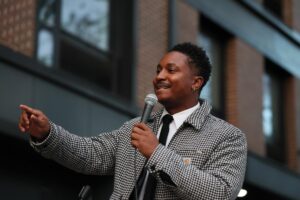 AOC throws cold water on fellow lefty’s primary challenge to Hakeem Jeffries