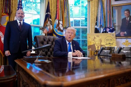 Former USCIS Official Offers Gold Card Visa Tips