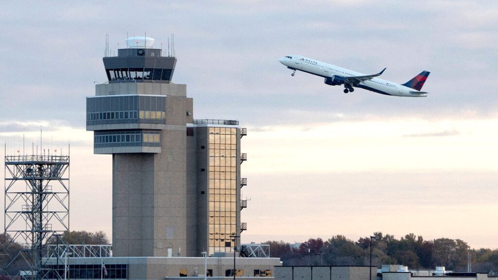 Shutdown chaos reignites debate over privatizing US air traffic control