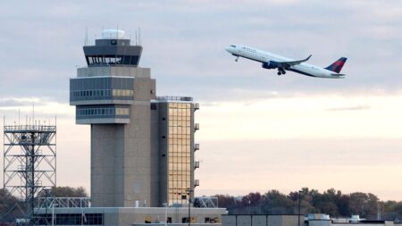 Shutdown chaos reignites debate over privatizing US air traffic control
