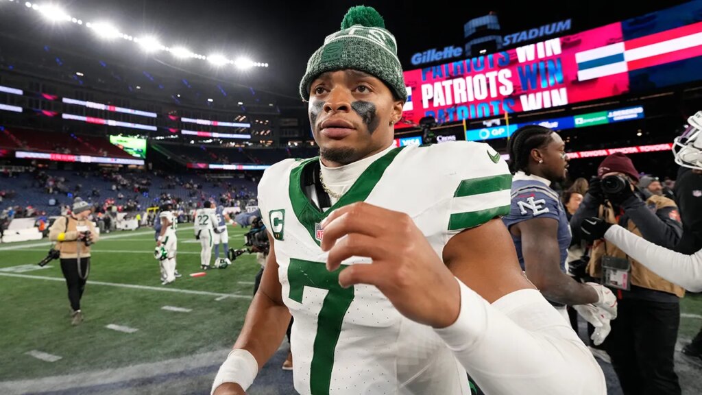 Jets to bench quarterback Justin Fields amid offensive struggles: reports