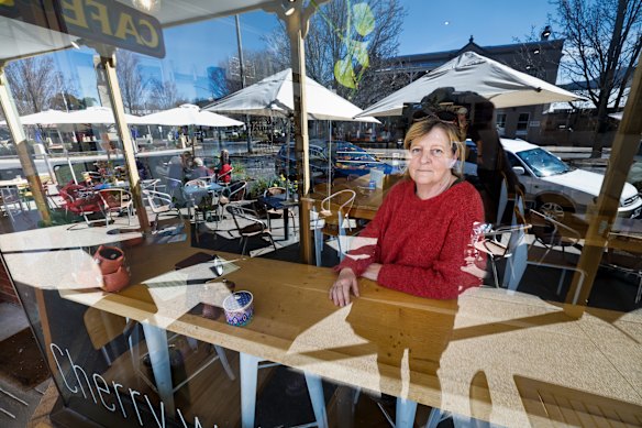 Bright cafe owner Leanne Boyd says businesses in the Alpine region are still impacted by the Porepunkah police deaths.