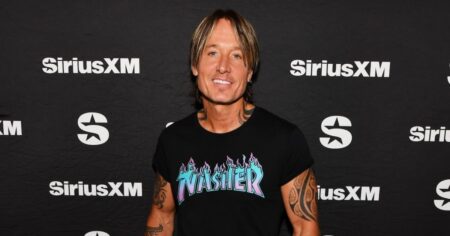 Keith Urban Covers ‘Pink Pony Club’ at Mar-a-Lago Party Seemingly Attended by President Donald Trump
