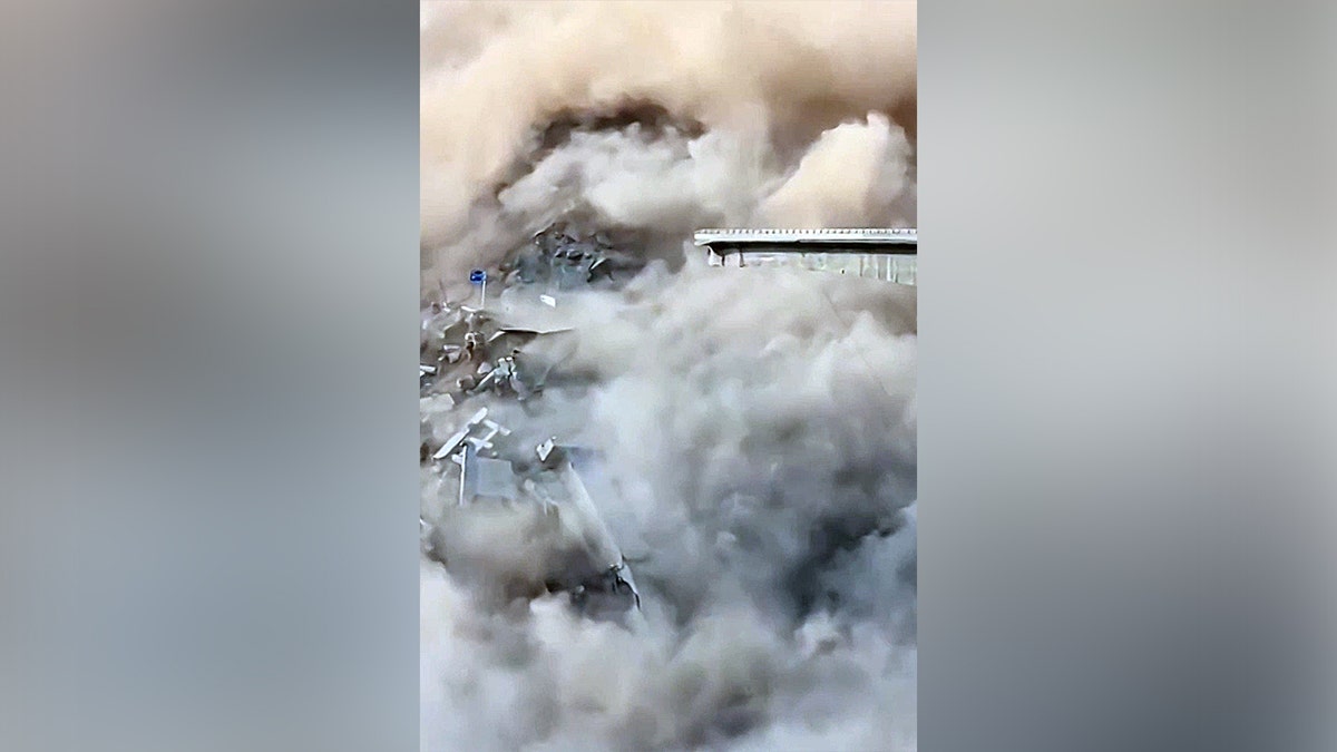 Hongqi Bridge falls into river in China