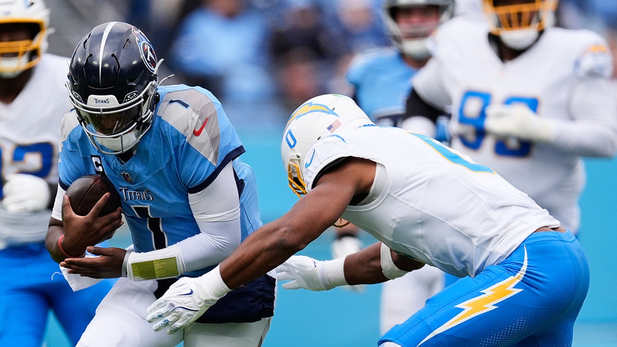 Daiyan Henley tackles Cam Ward