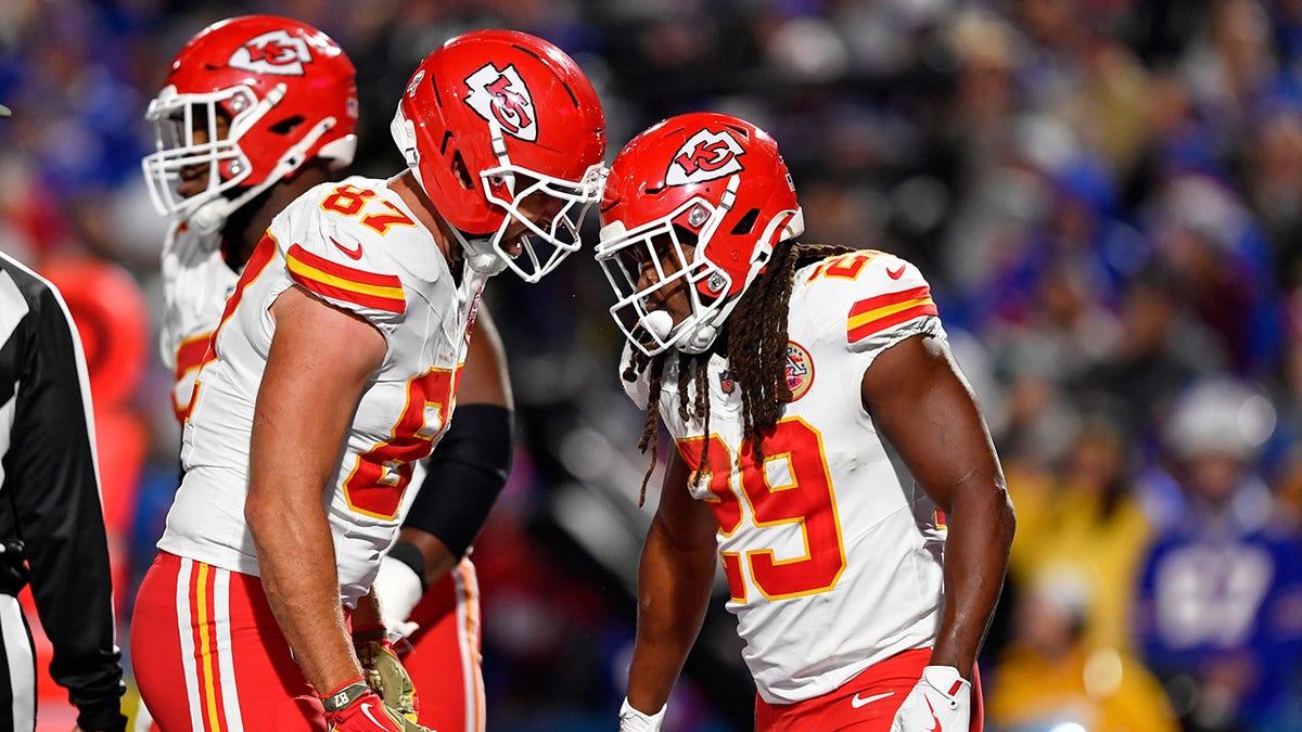 Travis Kelce celebrates with Kareem Hunt