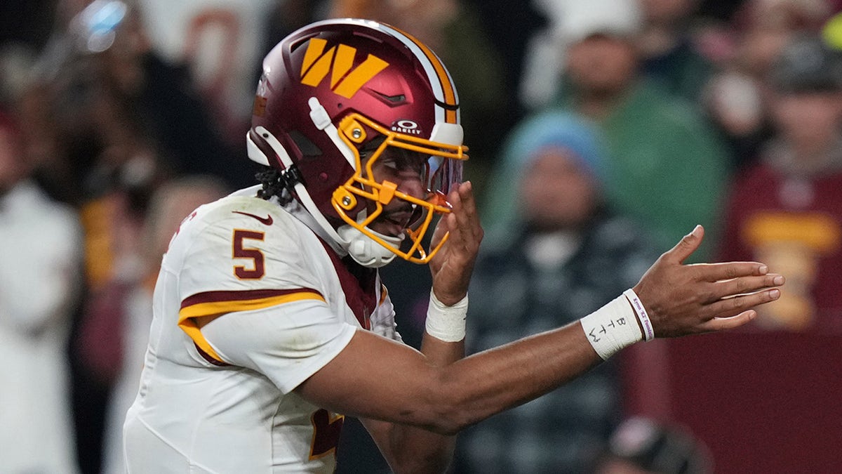 Jayden Daniels celebrates a touchdown