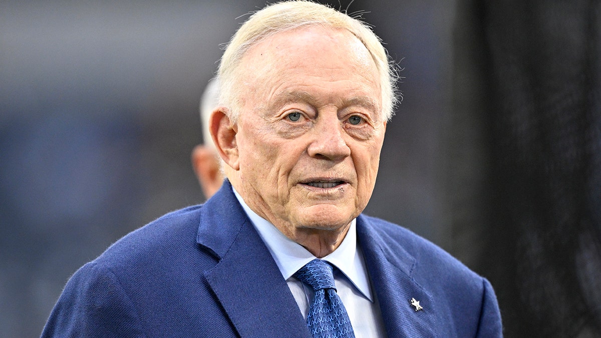 Jerry Jones at the Cowboys-Packers game