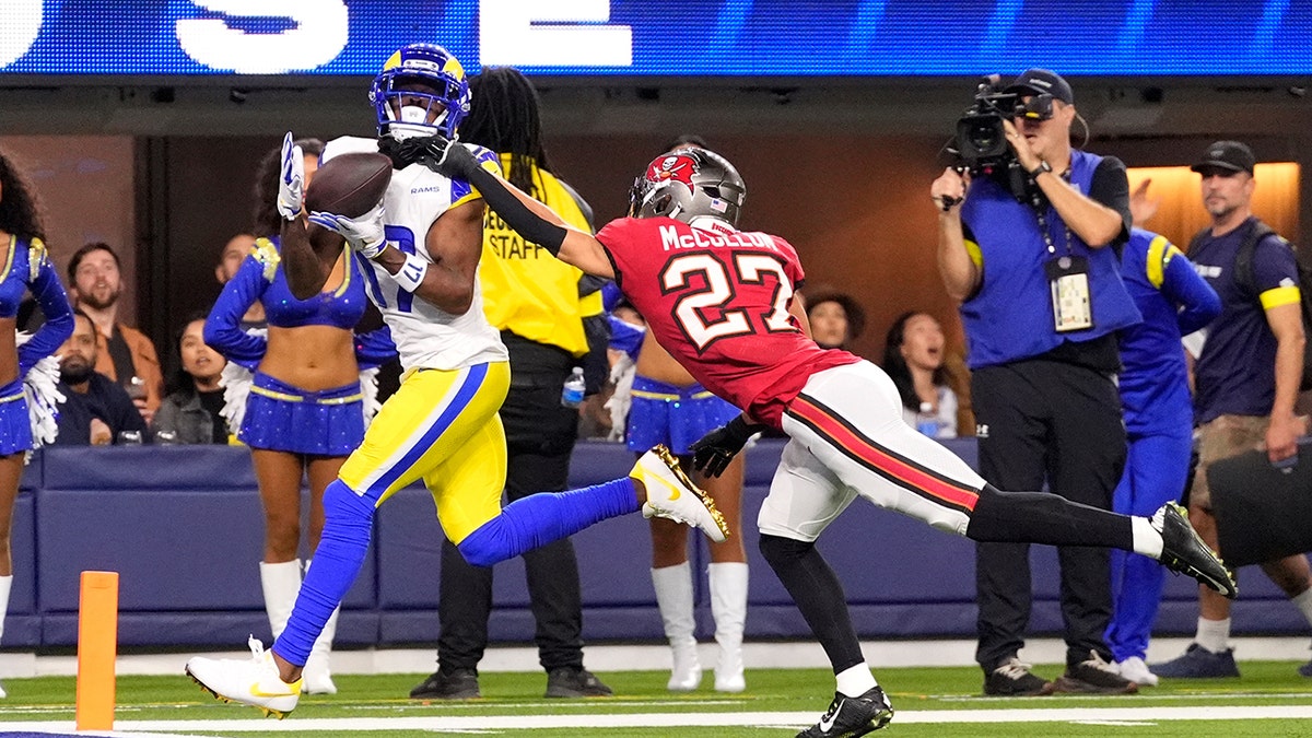 Davante Adams gets the ball