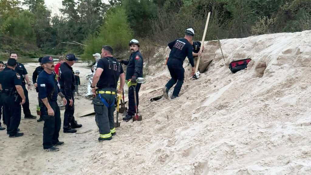 Texas girl rescued after sand hole she was digging collapses, burying her