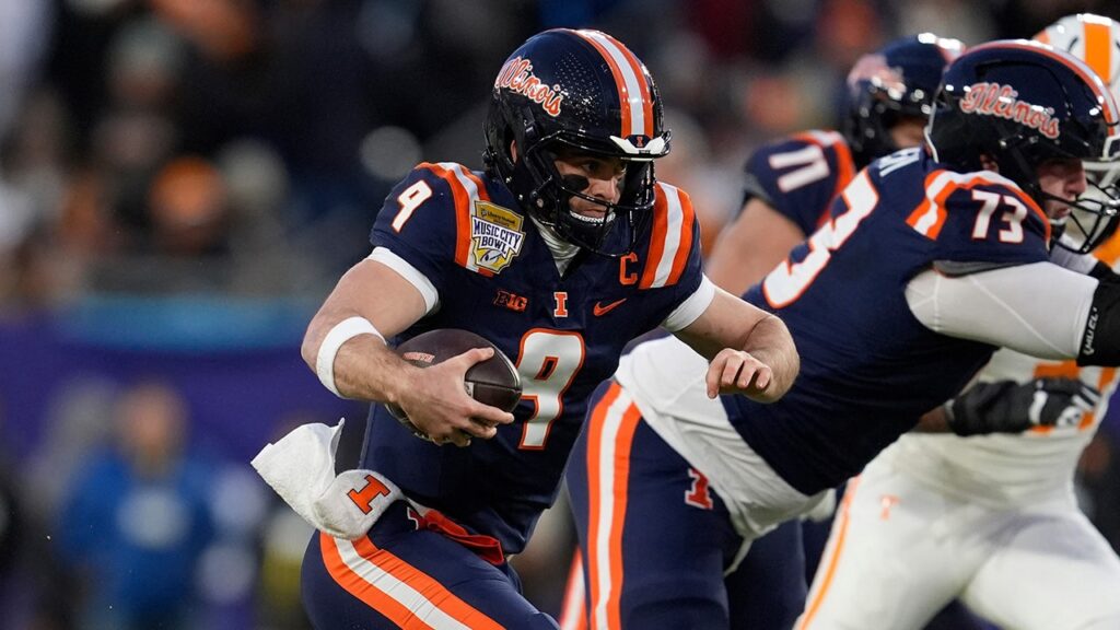 Illinois star runs over official in key play, leads team to Music City Bowl win