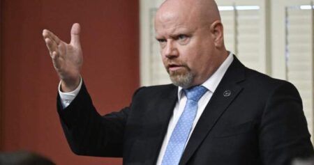 Quebec tables bill that would ban gang colours, creates public sex offender registry