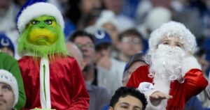 Anti-Santa signs at Brantford, Ont. home not illegal, police say