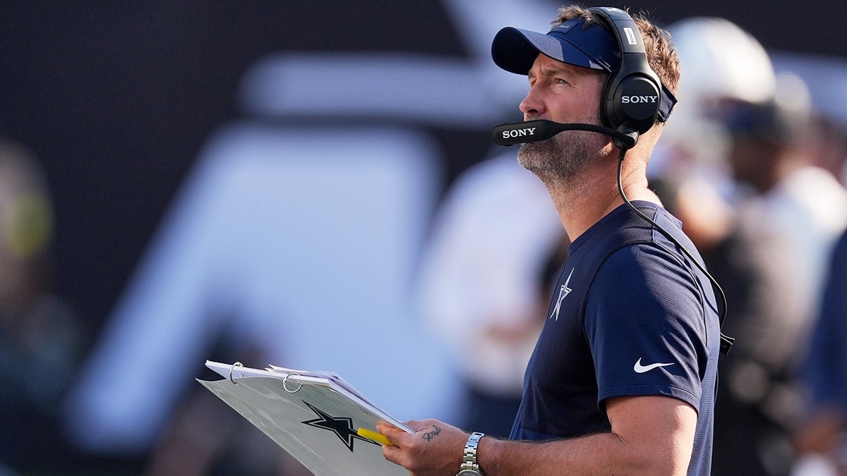 Brian Schottenheimer calls plays