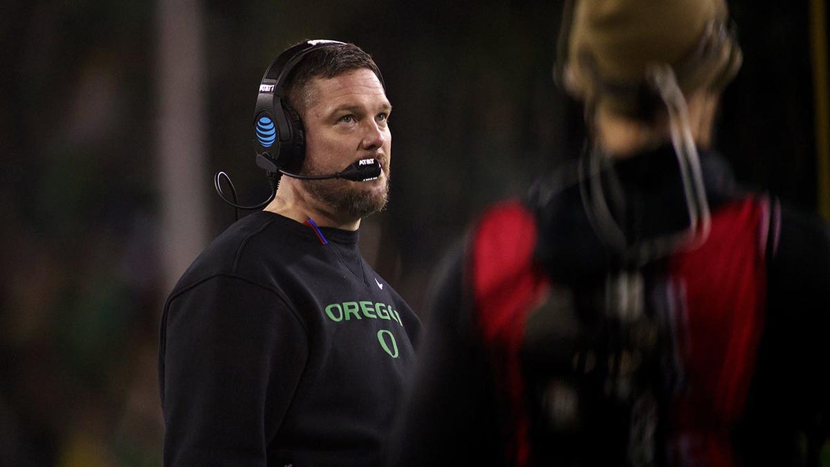 Dan Lanning looks at the scoreboard