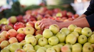 European apples tainted with ‘pesticide cocktails’, new study claims