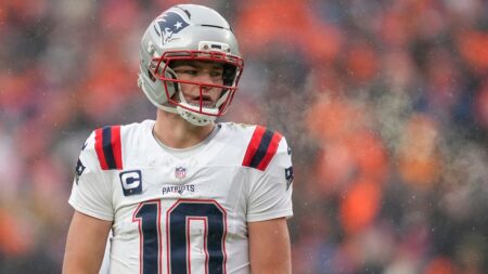 Drake Maye’s controversial fourth-down play sparks social media fury as Patriots head to Super Bowl LX