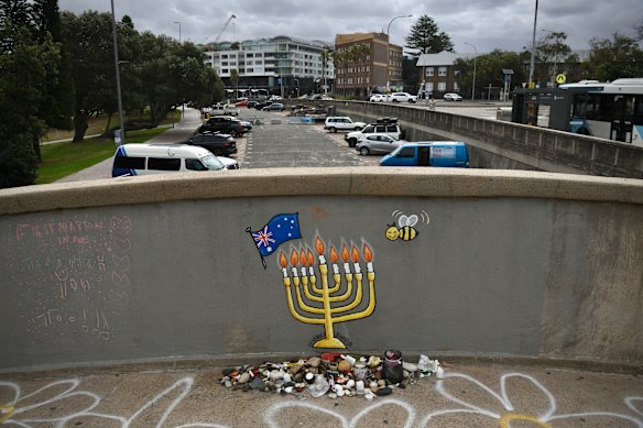 A memorial, including a bee for 10-year-old Matilda, was drawn on the footbridge at Bondi Pavilion.