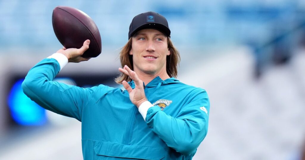 Jaguars Quarterback Trevor Lawrence Celebrates Daughter’s 1st Birthday With Pregame Tribute