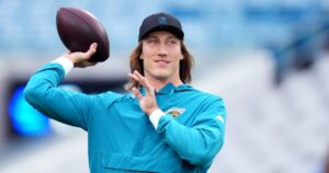 Jaguars Quarterback Trevor Lawrence Celebrates Daughter’s 1st Birthday With Pregame Tribute