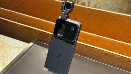 Honor’s Audacious Robot Phone Is Real and I Just Got a First Glimpse